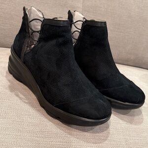 Jambu Black Ankle Boots with Unique Design